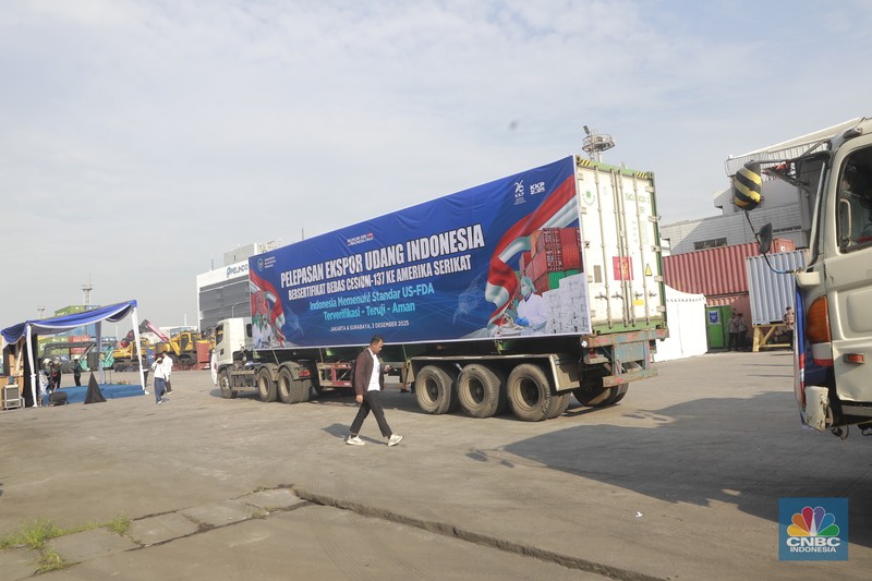 Seremoni pelepasan Ekspor Udang Indonesia Bersertifikat Bebas Cesium-137 ke Amerika Serikat di Pelabuhan Tanjung Priok, Jakarta, Rabu (3/12/2025). (CNBC Indonesia/Muhammad Sabki)