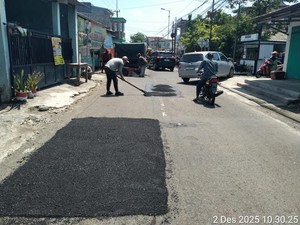 Bupati Sidoarjo Perintahkan Dinas PU BMSDA Atasi Jalan Rusak di Titik Rawan