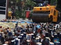 Bea Cukai Musnahkan Rokok dan Miras Ilegal Hasil Penindakan di Jakarta