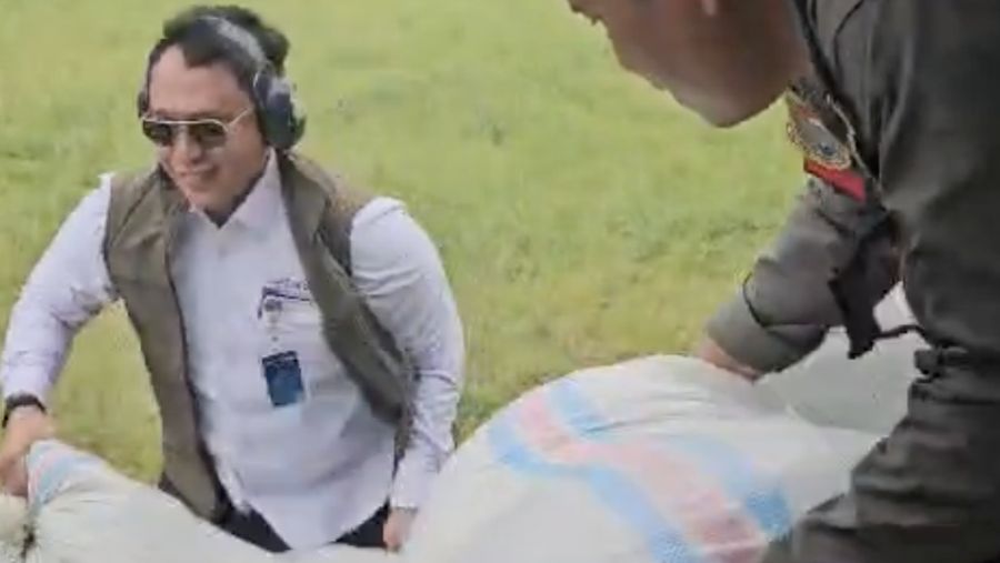 Perum BULOG bergerak cepat dalam merespons bencana alam yang melanda sejumlah wilayah di Sumatera. Untuk memastikan seluruh bantuan tersalurkan dengan baik serta menjamin ketersediaan stok beras bagi masyarakat terdampak, jajaran Direksi BULOG turun langsung ke lapangan sejak hari pertama masa tanggap darurat. (Dok. BULOG)