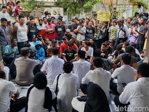 Warga Lombok Timur Geruduk Kantor Desa, Tuding Bantuan UMKM Tak Tepat Sasaran
