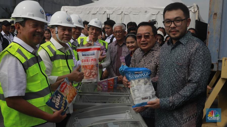 Seremoni pelepasan Ekspor Udang Indonesia Bersertifikat Bebas Cesium-137 ke Amerika Serikat di Pelabuhan Tanjung Priok, Jakarta, Rabu (3/12/2025). (CNBC Indonesia/Muhammad Sabki)