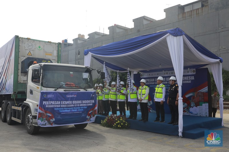 Seremoni pelepasan Ekspor Udang Indonesia Bersertifikat Bebas Cesium-137 ke Amerika Serikat di Pelabuhan Tanjung Priok, Jakarta, Rabu (3/12/2025). (CNBC Indonesia/Muhammad Sabki)