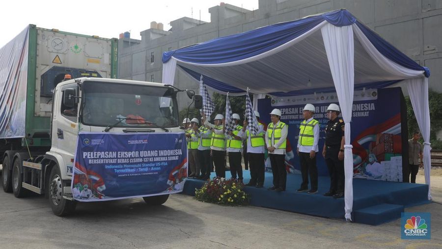 Seremoni pelepasan Ekspor Udang Indonesia Bersertifikat Bebas Cesium-137 ke Amerika Serikat di Pelabuhan Tanjung Priok, Jakarta, Rabu (3/12/2025). (CNBC Indonesia/Muhammad Sabki)