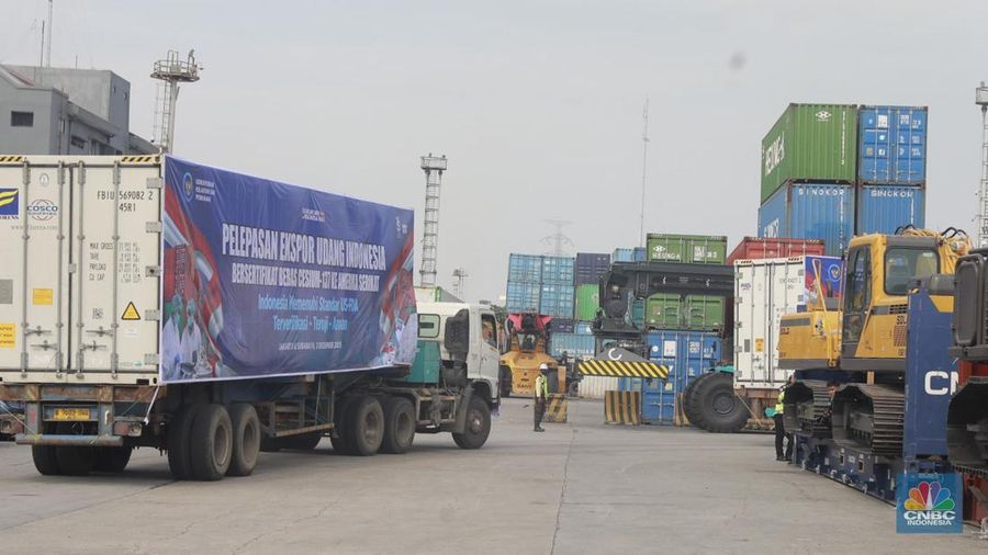 Seremoni pelepasan Ekspor Udang Indonesia Bersertifikat Bebas Cesium-137 ke Amerika Serikat di Pelabuhan Tanjung Priok, Jakarta, Rabu (3/12/2025). (CNBC Indonesia/Muhammad Sabki)