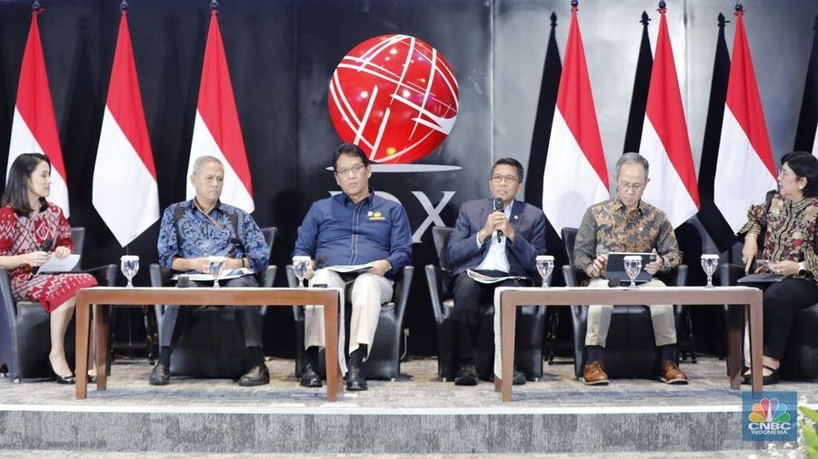 Suasana dialog dalam acara Financial Forum 2025 di Jakarta, Rabu (3/12/2025). (CNBC Indonesia/Tri Susilo)