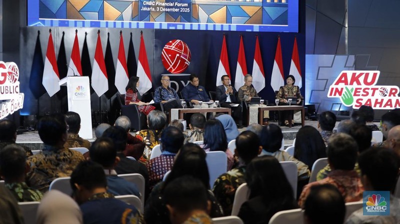Suasana dialog dalam acara Financial Forum 2025 di Jakarta, Rabu (3/12/2025). (CNBC Indonesia/Tri Susilo)