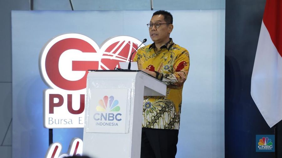 Wakil Ketua DPR RI, Adies Kadir menyampaikan pidato utama dalam acara Financial Forum 2025 di Jakarta, Rabu (3/12/2025). (CNBC Indonesia/Tri Susilo)