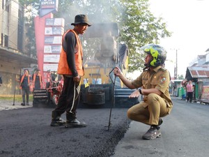 Walkot Agung Motoran Keliling Pekanbaru, Pastikan Puluhan Jalan Mulus Tahun Ini