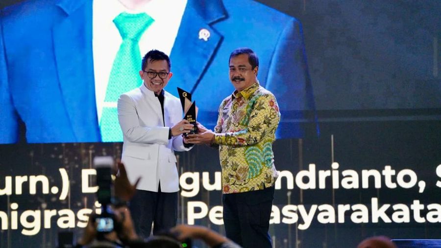 Menteri Imigrasi dan Pemasyarakatan (Imipas), Agus Andrianto meraih penghargaan Transformasional Leader, pada National Future Learning Forum (NFLF) 2025.