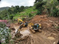 BNPB Beberkan Progres Pembukaan Akses Jalan di Lokasi Banjir Sumatra