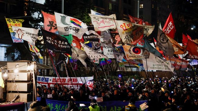 Menyemut, Korsel Peringati 1 Tahun Darurat Militer Lengserkan Presiden