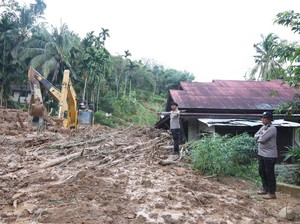 4 Desa di Agam Terisolir Longsor, Pembukaan Akses Jalan Diprioritaskan