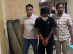 Penampakan Ayah Tiri Penganiaya Balita di Bogor Usai Ditangkap Polisi