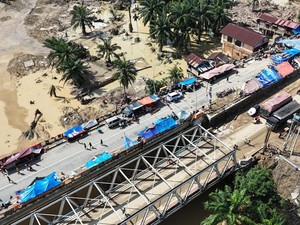 Warga di Aceh Tamiang Tidur di Jalan Usai Banjir, Air Bersih Masih Minim
