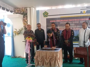 Dirjen Bimas Katolik Kemenag Resmikan Sekolah Negeri di Pulau Solor