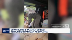 Video: Dirut Bulog Turun Langsung Salurkan Bantuan ke Sumatra