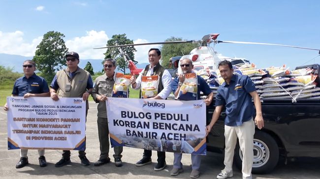 Bos Bulog Pakai Helikopter Sebar Bantuan ke Wilayah Bencana Sumatera