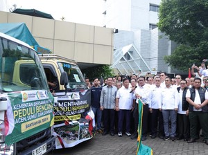 Mentan Amran Lepas 207 Truk Bantuan Bencana Banjir Sumatera