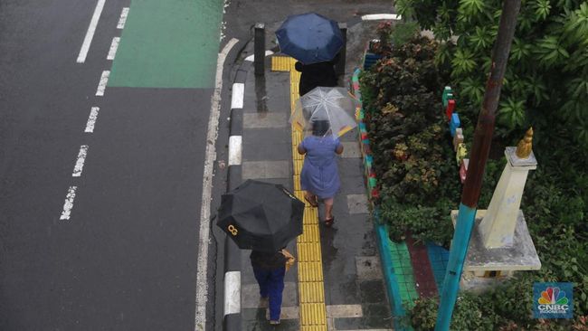 Prediksi Cuaca Jabodetabek Hari Ini, BMKG: Hujan Petir Sore-Dini Hari
