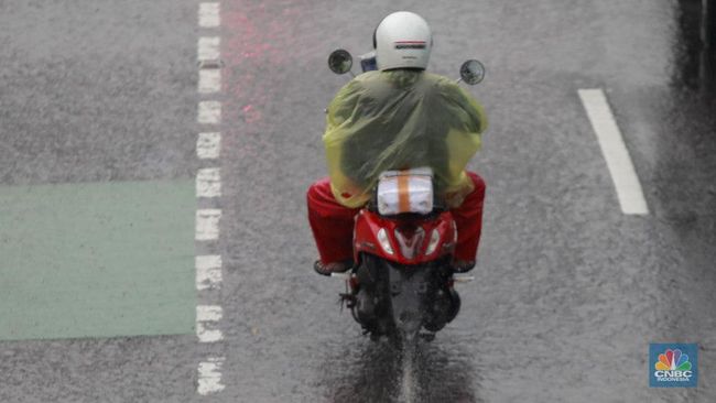 Hujan Lebat dan Petir Intai Libur Nataru, Ini Tanggal Keramat