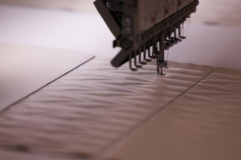 Pabrik tas Prada di Scandicci, Italia. (REUTERS/Claudia Greco)