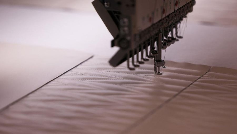 Pabrik tas Prada di Scandicci, Italia. (REUTERS/Claudia Greco)