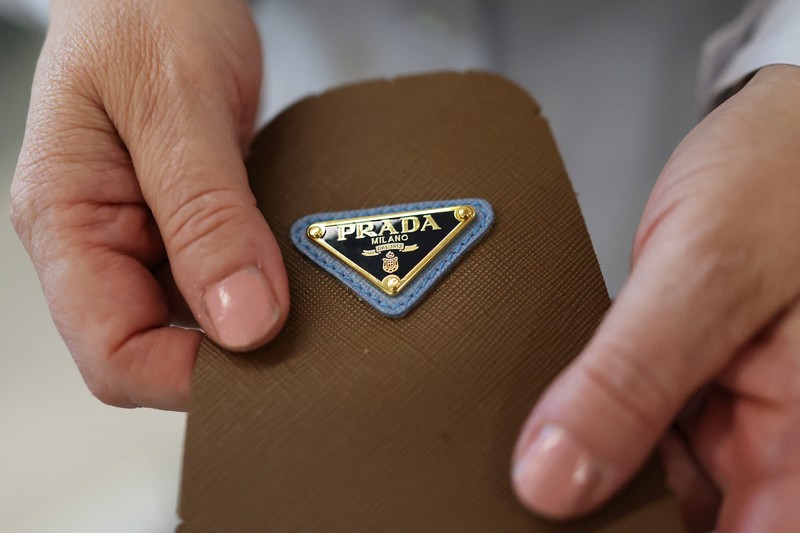 Pabrik tas Prada di Scandicci, Italia. (REUTERS/Claudia Greco)