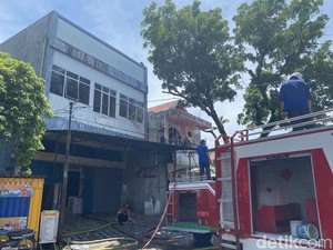 Gudang Bahan Bangunan di Jalan Agussalim Parepare Terbakar