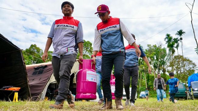 Menteri ESDM dan Dirut Pertamina Tinjau Bantuan di Aceh, Sumut, dan Sumbar