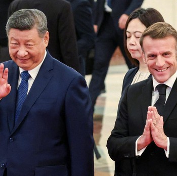 Potret Mesra Macron & Xi Jinping 