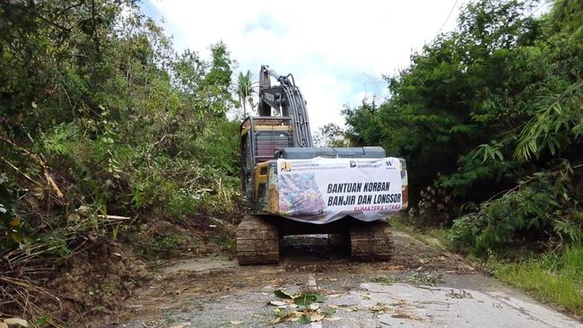 Waskita Karya Salurkan Ratusan Bantuan ke Kawasan Bencana di Sumatra