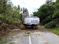 Waskita Karya Salurkan Ratusan Bantuan ke Kawasan Bencana di Sumatra