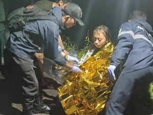Wisatawan Terseret Arus saat Berselancar di Pantai Geger