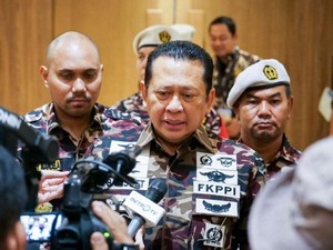 Bamsoet Serukan Elite Politik Tak Adu Opini, Fokus Salurkan Bantuan