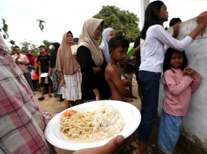 Anak Korban Bencana Terpaksa Makan Mi Instan, IDAI Ingatkan Maksimal 3 Hari