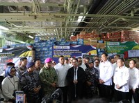 Bantu Korban Bencana, Mentan Kirim Kapal Penuh Logistik ke Sumatra