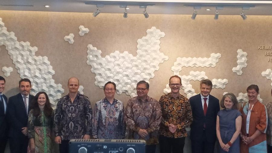 Konferensi Pers terkait Perkembangan Implementasi Just Energy Transition Partnership (JETP) di Gedung Ali Wardhana, Kantor Kemenko Perekonomian, Jakarta, Jumat (4/12/2025). (CNBC Indonesia/RObertus Andrianto)