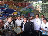 Gercep Kirim Bantuan Beras-Migor ke Sumatra, Amran: BPK Pasti Ngerti