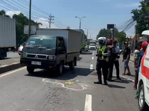 Pensiunan Polisi di Mojokerto Tewas Terlindas Truk Usai Lawan Arus