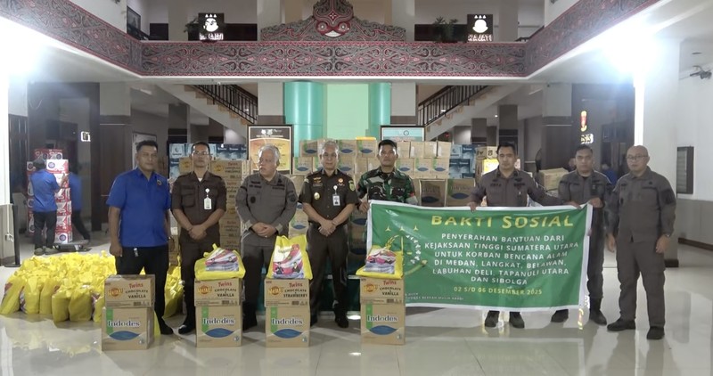 Penyerahan bantuan dari Kejaksaan Tinggi Sumatera Utara. (Dok. Kejati Sumut)