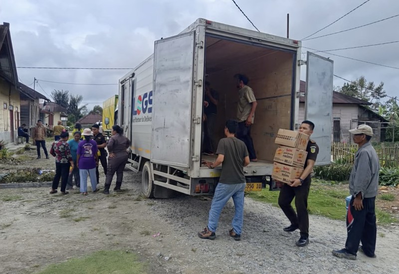 Penyerahan bantuan dari Kejaksaan Tinggi Sumatera Utara. (Dok. Kejati Sumut)