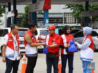 Pertamina Salurkan Bantuan kepada 400 Operator SPBU di Medan