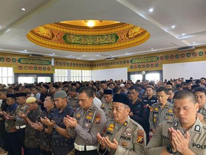 Polda Riau Gelar Salat Gaib Doakan Korban Bencana Sumatera