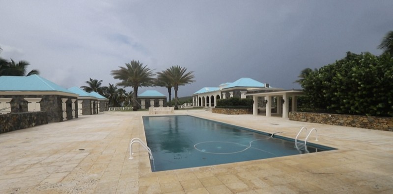 Rumah mewah di pulau tempat Jeffrey Epstein, terpidana kasus kejahatan seksual, diduga memaksa gadis-gadis di bawah umur untuk berhubungan seks dengan pria-pria berkuasa. (Tangkapan Layar Video/AFP))