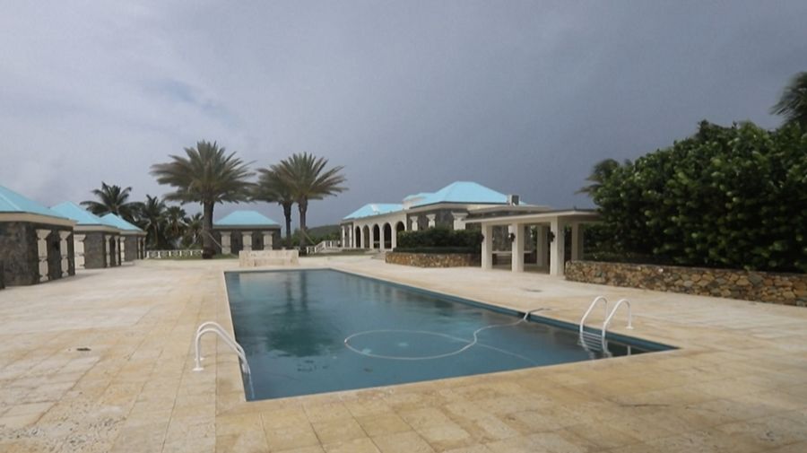 Rumah mewah di pulau tempat Jeffrey Epstein, terpidana kasus kejahatan seksual, diduga memaksa gadis-gadis di bawah umur untuk berhubungan seks dengan pria-pria berkuasa. (Tangkapan Layar Video/AFP))