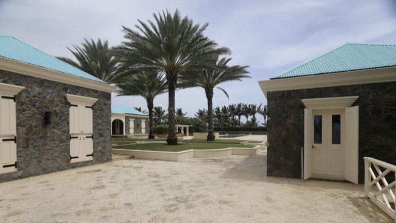 Rumah mewah di pulau tempat Jeffrey Epstein, terpidana kasus kejahatan seksual, diduga memaksa gadis-gadis di bawah umur untuk berhubungan seks dengan pria-pria berkuasa. (Tangkapan Layar Video/AFP))
