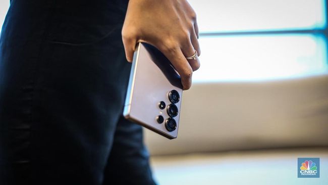 Gaya Kece di Acara Kantor, pakai Google Gemini di Galaxy S25 Series!