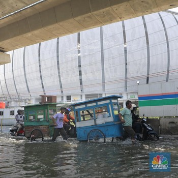 Penampakan Banjir di mana-mana: Malang-Jakarta Diserang Air Bah-Laut