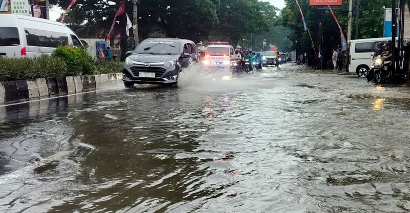 Sejumlah wilayah di Kota Malang, Jawa Timur, terendam banjir setelah hujan berintensitas tinggi mengguyur kota tersebut pada Kamis. (Dok. Detikcom/Muhammad Aminudin)